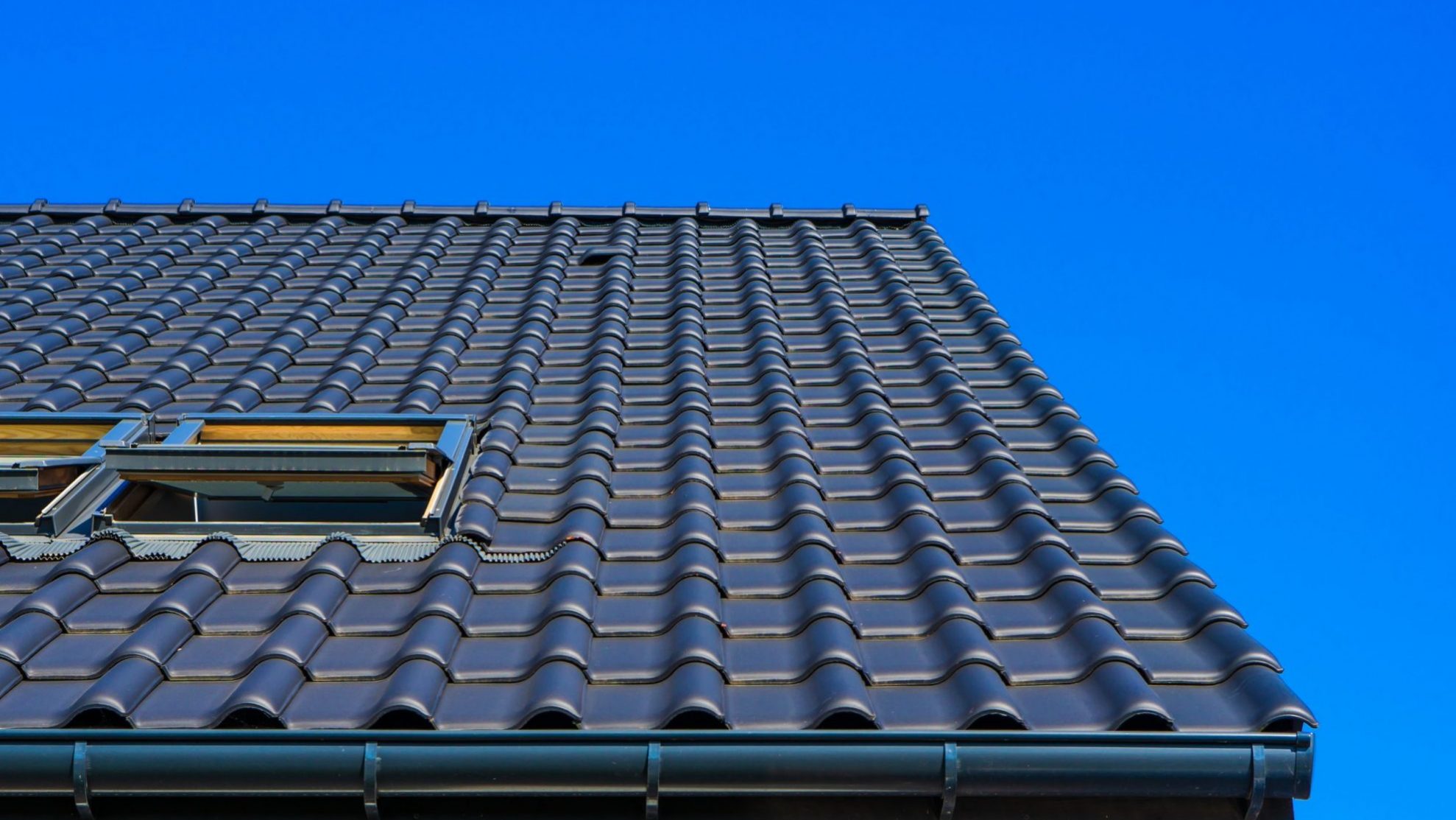 Roof with skylight seen from a low angle.