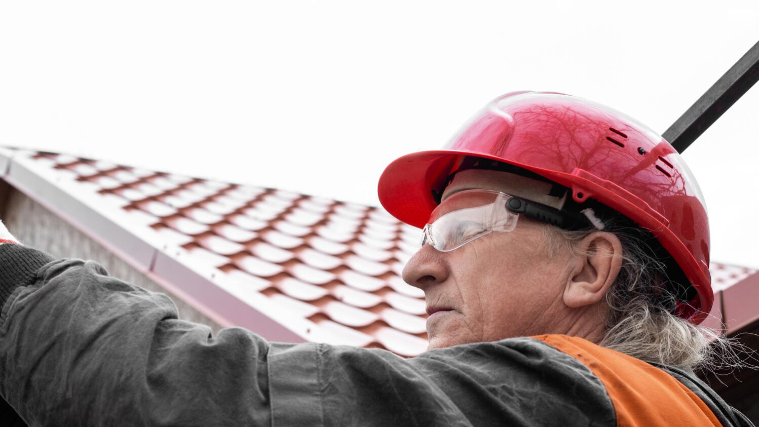 image-roof-inspection-guide-homeowners Roof inspection in progress on a residential home