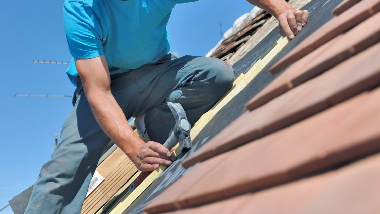image-roof-expansion-long-term-performance Professional inspection of roof expansion effects on a California home